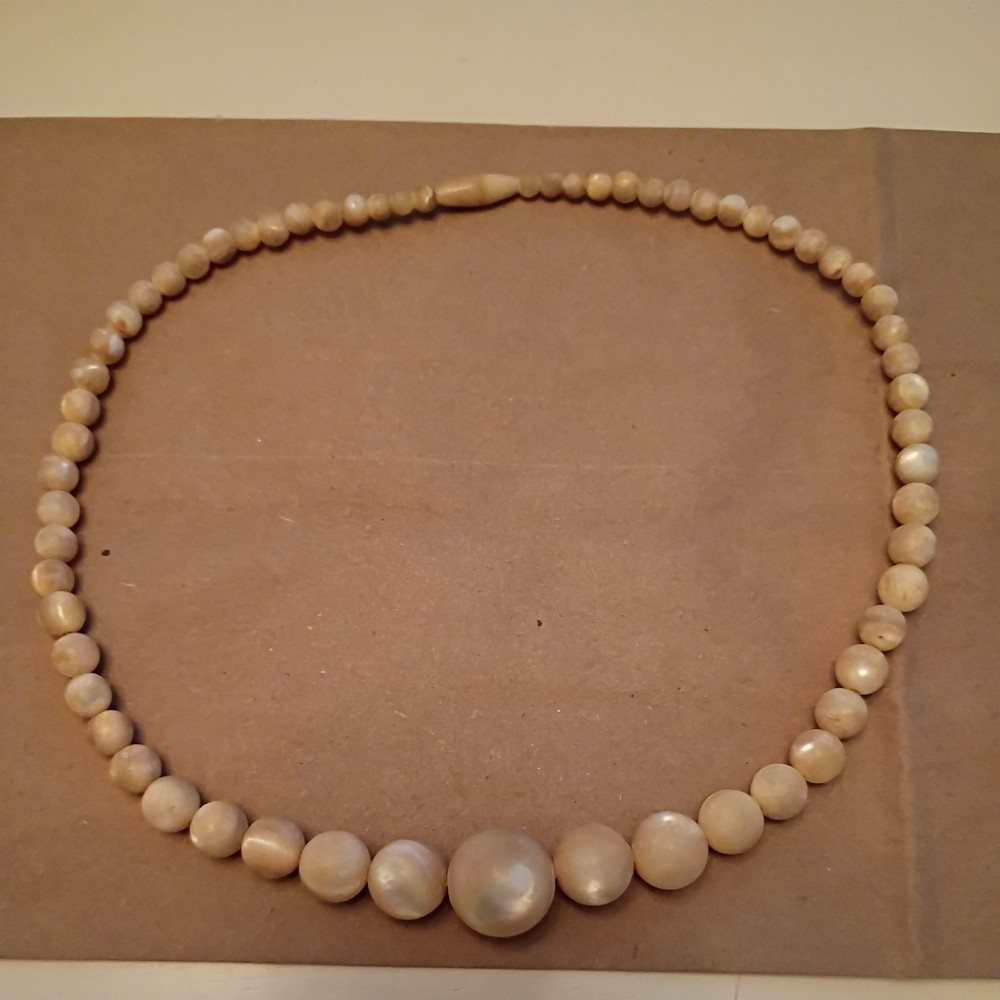 Vintage Graduated Mother of Pearl Shell Bead Necklace Silk Strung