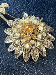 Vintage 1960’s Amber/Clear Rhinestone Goldtone Flower Brooch Pin w/ Secure Clasp
