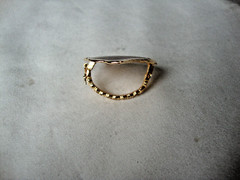 VTG HANDMADE NATURAL LACQUERED SEASHELL GOLD PLATED HINGED DRESS/SCARF CLIP
