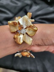 Vintage Mother of Pearl Shell Stretch Bracelet Chunky Golden Brown Cuff Boho