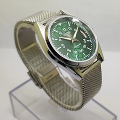 Vintage Seiko 5 Automatic Men steel Day Date 17 jewel Refurbished Japanese wrist