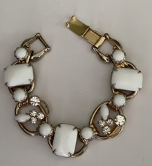 Vintage Juliana DeLizza & Elster D&E 5 Link Bracelet Unsigned White Milk Glass