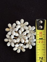 Vtg White Daisy Necklace Bracelet Brooch Earrings Parure Set Gold Toned Gift Box
