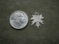 Maple Leaf Acer Vtg Unusual Detailed Sterling Silver Bracelet Charm Pendant 1.2g