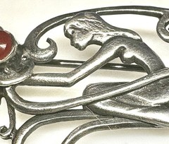 K28 Filigree Irish Fairytale 1.35” Brooch 4g Vintage 1950-1970s
