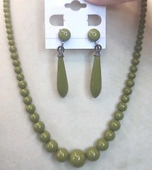 VTG Hand Strung Moss Green Beaded Necklace W/Matching Screwback Earrings 17″