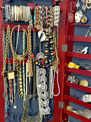 Lot Costume Fashion Jewelry Vintage-Current Necklaces Bracelets Earrings etc.