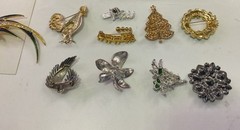 Miscellaneous Lot Of Brooches Lot Of 10 Used ￼
