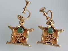 Warner W Circle Vintage Jade Asian Motif Screw Back Earrings 1950 -1960’s