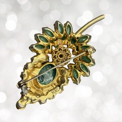Vintage JULIANA BOOK PIECE 1965 Jade RHINESTONE Gold Filigree BROOCH Pin D&E