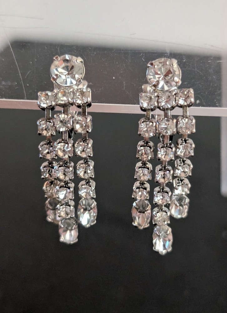 Vtg Silver Tone Rhinestone Waterfall Dangle Drop Clip On Earrings 1.5″ Bridal