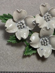 Beautiful MCM White And Green Dogwood Floral Brooch Approximately 2.5 In