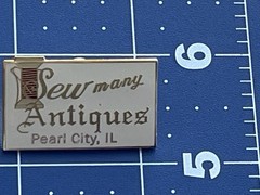 Vintage 🧵SEW MANY ANTIQUES Pearl City, IL ~ Brooch/Lapel Pin