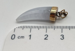 Vintage 14K Gold & White Jade Nephrite Tooth/Claw Shaped Jewelry Pendant (4.75g)