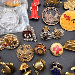 Vintage Lot of Lapel Pins Brooches Flags Enamel Rhinestones Assorted Unsigned