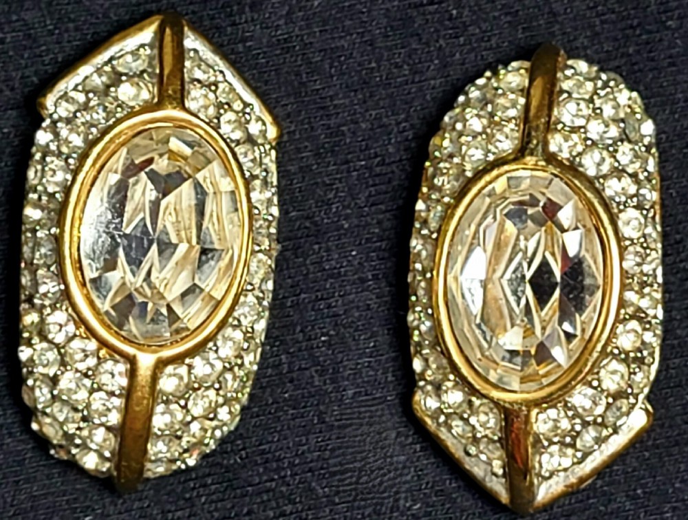 VINTAGE STUNNING GOLD TONE CLEAR CRYSTAL AND GLASS CLIP ON EARRINGS