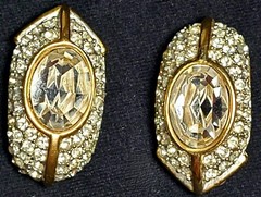 VINTAGE STUNNING GOLD TONE CLEAR CRYSTAL AND GLASS CLIP ON EARRINGS