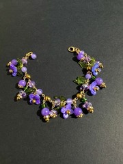 Gold Tone 7.5” Vintage Style – Green Leaf, Purple Flower Charm Bracelet.