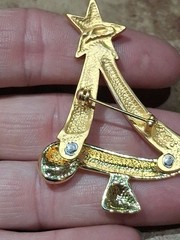 Tona Gold Tone Brooch Vintage Costume Jewelry Fall Autumn
