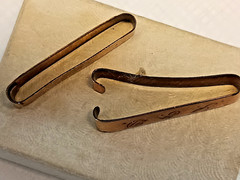Gold Plate Antique Pair of Childs or Adults Hair Clips- 1″ Wide Marked 1 / 10