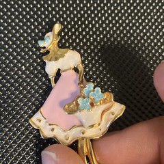Vintage Art Deco style elegant lady in a hat brooch pin Pink Enamel Purse Moves