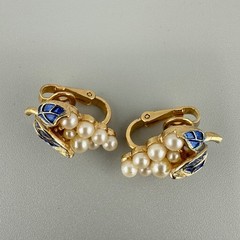 Vintage Crown Trifari Earrings Pearl Blue Enamel Grape Cluster Clip On Gold Tone