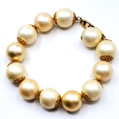 Vtg Napier Womens Pearl Bracelet Elegant Fashion Jewelry Golden Closure 8.5 in