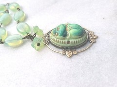 VINTAGE NEIGER EGYPTIAN SCARAB PENDANT OPALITE BEAD URANIUM FLOWER NECKLACE SET