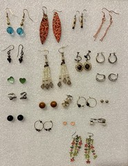 LOT OF 20 EARRINGS ~ASSORTED DANGLING , CLIP ONS, & PIERCED-VINTAGE TO NOW 🔥