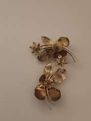 Vtg 60s Goldtone Purple Enamel Faux Pearls Floral Leaf Screw Back Earrings
