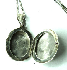 VTG WOMENS CHARM PENDANT LOCKET STERLING SILVER CHAIN 20″ & PENDANT 24mm x 17mm