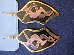 VINTAGE SAMUEL HUANG CLOISONNE HOOK DANGLE EARRINGS BLACK PINK & PURPLE ENAMEL
