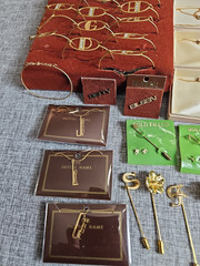 115 PC MONOGRAM NAME VINTAGE JEWELRY GOLD TONE STICK PIN BRACELET NECKLACE 1980s