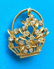 Vintage Rhinestone Brooch Pin Gold Tone Floral Basket Mint Condition