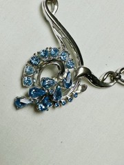Vintage Mid Century Estate Silver Tone Blue Rhinestone Focal Choker Necklace n03