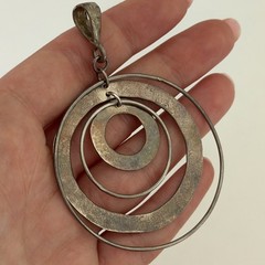 Vintage 925 Sterling Silver Modernist Big Hammered Interlocking Circle Pendant
