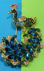 Elegant Vintage Style Rhinestone Green & Blue Peacock Gold Tone Brooch 2.5″
