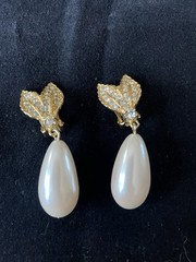 Vintage 1950’s-1970’s Faux Pearl & Rhinestone Pendant & Clip On Earring Set