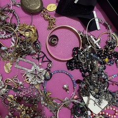 Vintage/Costume Jewelry Lot bracelets chains /Costume Pieces! Nice Stuff!