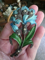 Deco Era vintage pot metal enamel brooch