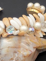 VTG MCM Beautiful Bracelet Beige & White Pearl AB 7″