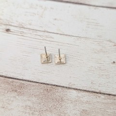 Vintage Stud Earrings Dainty Square Shape – Tarnished