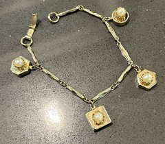 Vintage Gold Tone Bar Link Chain Charm Bracelet with Simulated Pearls