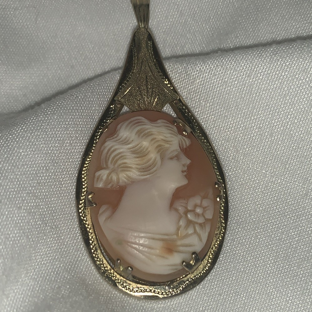 Antique gold plated Teardrop Cameo Portrait Pendant with natural shell