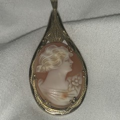Antique gold plated Teardrop Cameo Portrait Pendant with natural shell