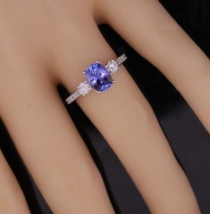 Beautiful Tanzanite and Diamond 14K White gold ring Size 6-1/2