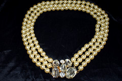 Vintage UNBRANDED Cream Faux Pearl 3 Strand Necklace Clear Glass Stones 20” B1