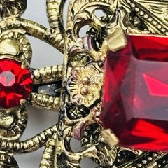 Vintage Brooch Red Glass Stones Filigree Openwork Goldtone 1-7/8″ x 1-1/8′