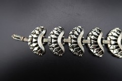 Vtg Mid Century Silver Tone Filigree Crescent Openwork Link Bracelet 8″ Long
