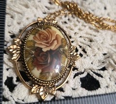 Vtg Sarah Coventry 1977 Rose Marie Cameo Rose Pendant Goldtone 23” Necklace P45